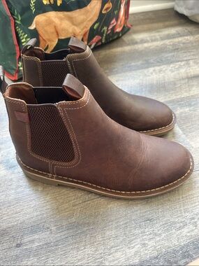 Men's Brown Leather Clarks Chelsea Boots - Classic Slip-On Style